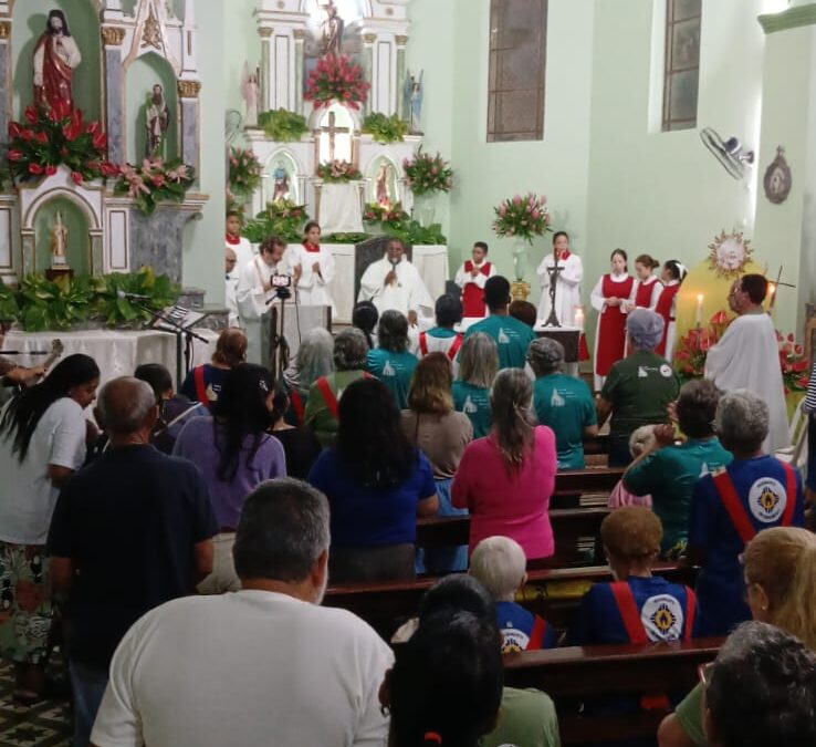 Quarta noite da novena destaca a fé mariana e a força da oração com o Movimento Mãe Rainha e Terço dos Homens