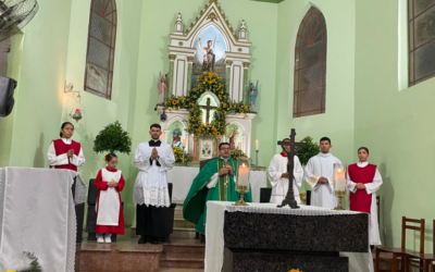 Comunicação, juventude e comunidade unidas no altar!